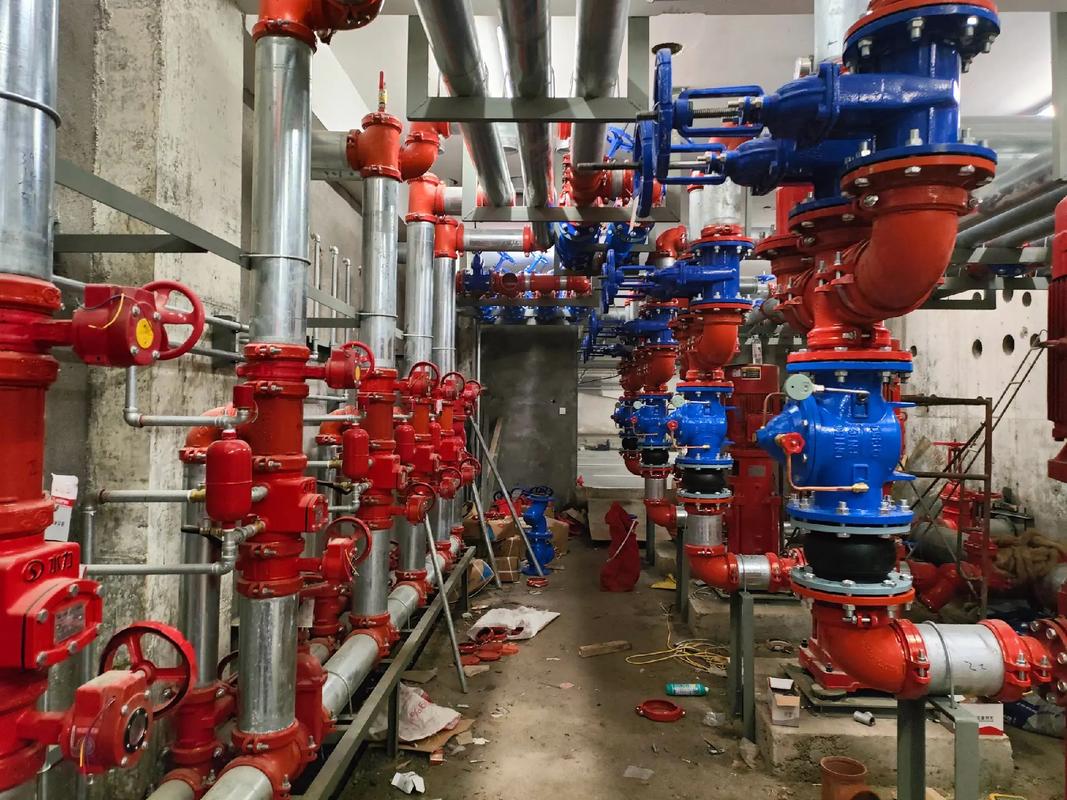消防工程 屁大個(gè)泵房東西是真的多.